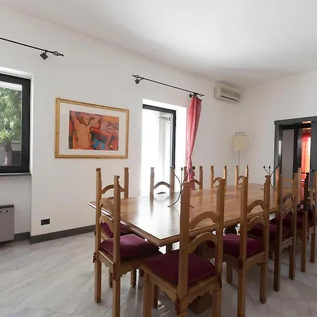 Elena, Villa *